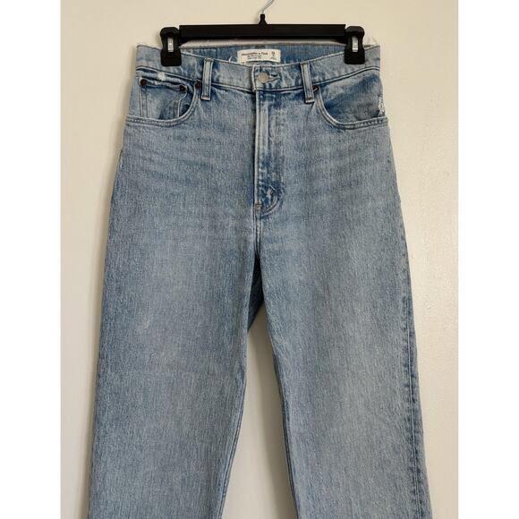 Light Wash Abercrombie The 90s Straight Ultra High Rise 26/2 - Picture 2 of 6